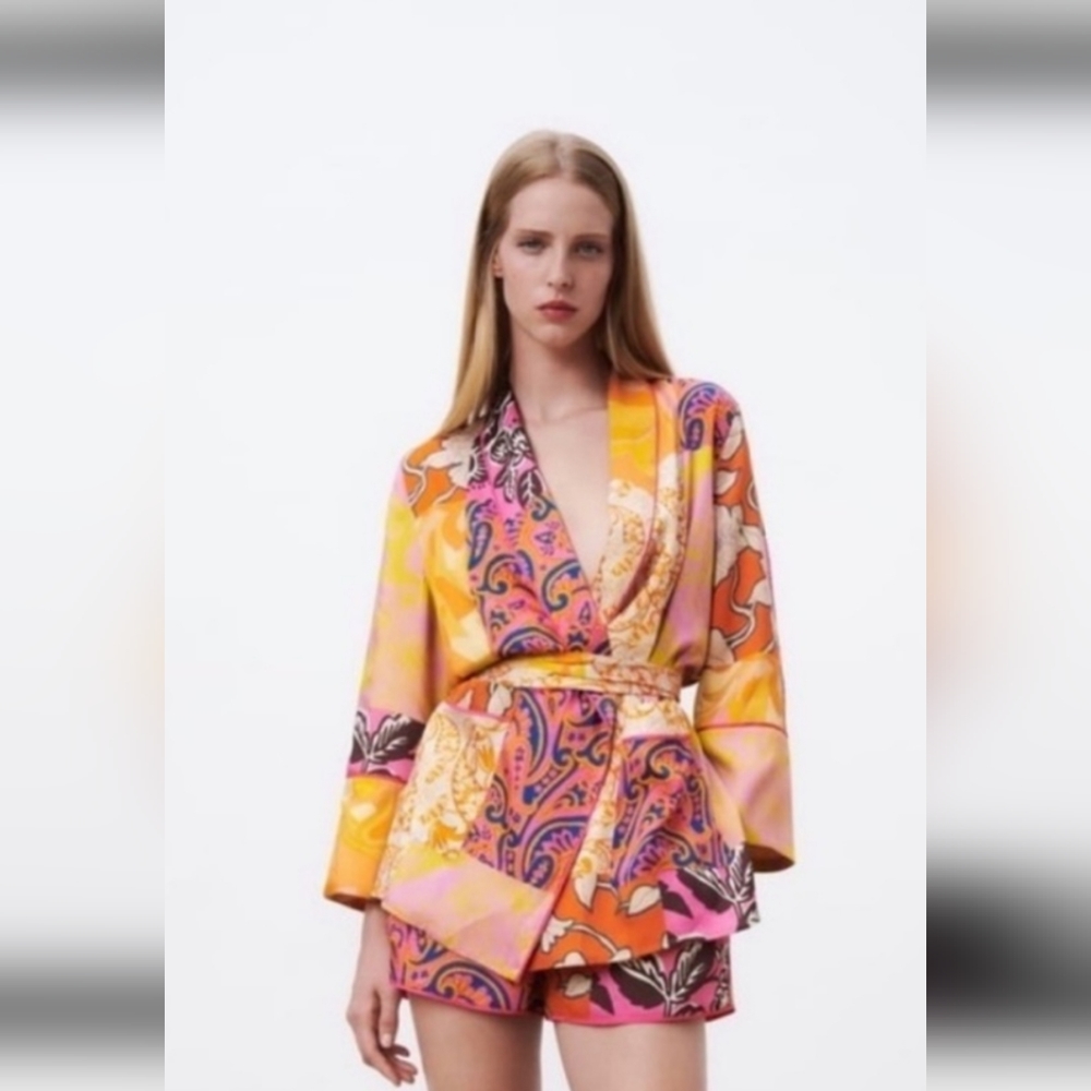 Bloggers fav sold our floral print jacket co ord set - Picture 4 of 4